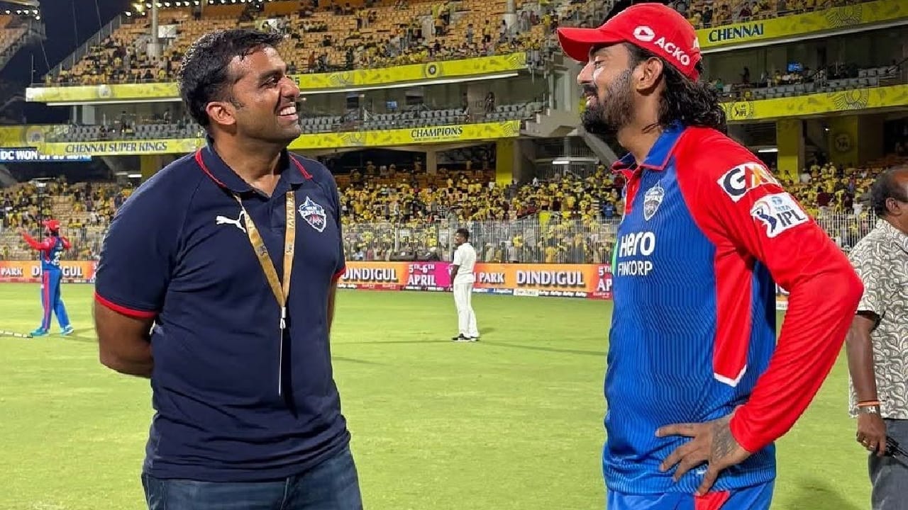 ವಿಶೇಷ ಎಂದರೆ ಬೆನ್ ಡಕೆಟ್​ನ ಖರೀದಿಸಿರುವುದು ಕೆಎಲ್ ರಾಹುಲ್​ಗಾಗಿ. ಐಪಿಎಲ್ ಹರಾಜಿಗೂ ಮುನ್ನ ರಾಹುಲ್ ಡೆಲ್ಲಿ ಕ್ಯಾಪಿಟಲ್ಸ್ ಫ್ರಾಂಚೈಸಿ ಮಾಲೀಕ ಪಾರ್ಥ್ ಜಿಂದಾಲ್ ಜೊತೆ ತಂಡಕ್ಕೆ ಡಕೆಟ್​ ಅವರ ಅವಶ್ಯಕತೆಯಿದೆ ಎಂದಿದ್ದರು. ಹೀಗಾಗಿಯೇ ಬೆನ್ ಡಕೆಟ್​ ಅವರಿಗಾಗಿ ನಾವು ಬಿಡ್ ಮಾಡಿದ್ದೇವೆ ಎಂದು ಜಿಂದಾಲ್ ತಿಳಿಸಿದ್ದಾರೆ.