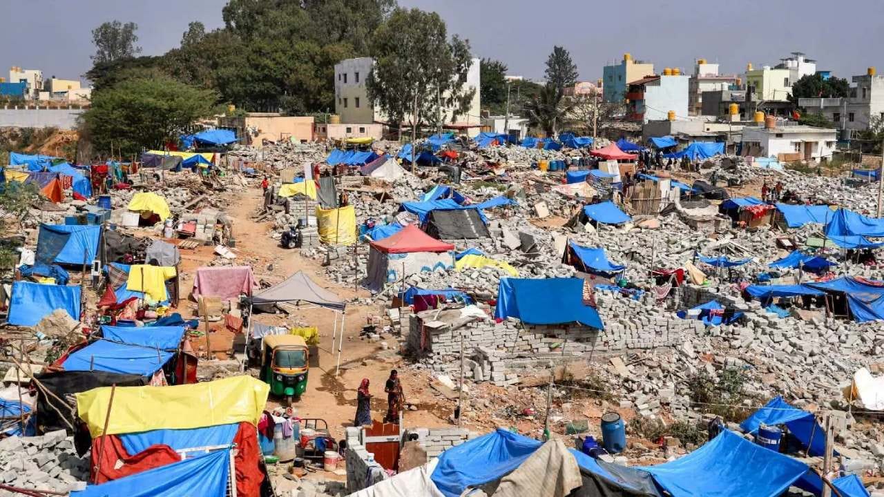 ಬೆಂಗಳೂರು: ಕೋಗಿಲು ಲೇಔಟ್ ನಿರಾಶ್ರಿತರಿಗೆ ವಸತಿ ಭಾಗ್ಯ; ಮನೆ ಹಸ್ತಾಂತರಕ್ಕೆ ದಿನಾಂಕ ನಿಗದಿ ಬೆಂಗಳೂರು: ಕೋಗಿಲು ಲೇಔಟ್ ನಿರಾಶ್ರಿತರಿಗೆ ವಸತಿ ಭಾಗ್ಯ; ಮನೆ ಹಸ್ತಾಂತರಕ್ಕೆ ದಿನಾಂಕ ನಿಗದಿ