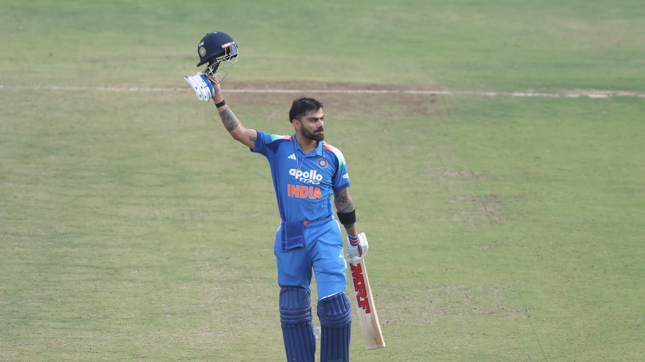 ಈ ಸರಣಿಯಲ್ಲಿ ವಿರಾಟ್ ಕೊಹ್ಲಿ ಬ್ಯಾಟ್ ಅಬ್ಬರಿಸಿದೆ. ಆರಂಭಿಕ ಎರಡೂ ಪಂದ್ಯಗಳಲ್ಲಿ ಕೊಹ್ಲಿ ಶತಕ ಬಾರಿಸಿರುವ ಪರಿಣಾಮದಿಂದಾಗಿ ವಿಶಾಖಪಟ್ಟಣಂನಲ್ಲಿ ಟಿಕೆಟ್ ಮಾರಾಟದ ಮೇಲೆ ಗಮನಾರ್ಹ ಪರಿಣಾಮ ಬೀರಿದೆ. ವರದಿಯ ಪ್ರಕಾರ, ರಾಂಚಿಯಲ್ಲಿ ವಿರಾಟ್ ಶತಕದ ನಂತರ , ವಿಶಾಖಪಟ್ಟಣಂ ಪಂದ್ಯದ ಟಿಕೆಟ್ ಮಾರಾಟವು ಗಮನಾರ್ಹ ಏರಿಕೆ ಕಂಡಿತು, ಇದು ಕೊಹ್ಲಿಯ ಮ್ಯಾಜಿಕ್‌ಗೆ ಸಾಕ್ಷಿಯಾಗಿದೆ. ಈ ಶತಕವು ಕೊನೆಯ ಏಕದಿನ ಪಂದ್ಯದ ಟಿಕೆಟ್‌ಗಳ ಬೇಡಿಕೆಯನ್ನು ಗಗನಕ್ಕೇರಿಸಿದೆ.