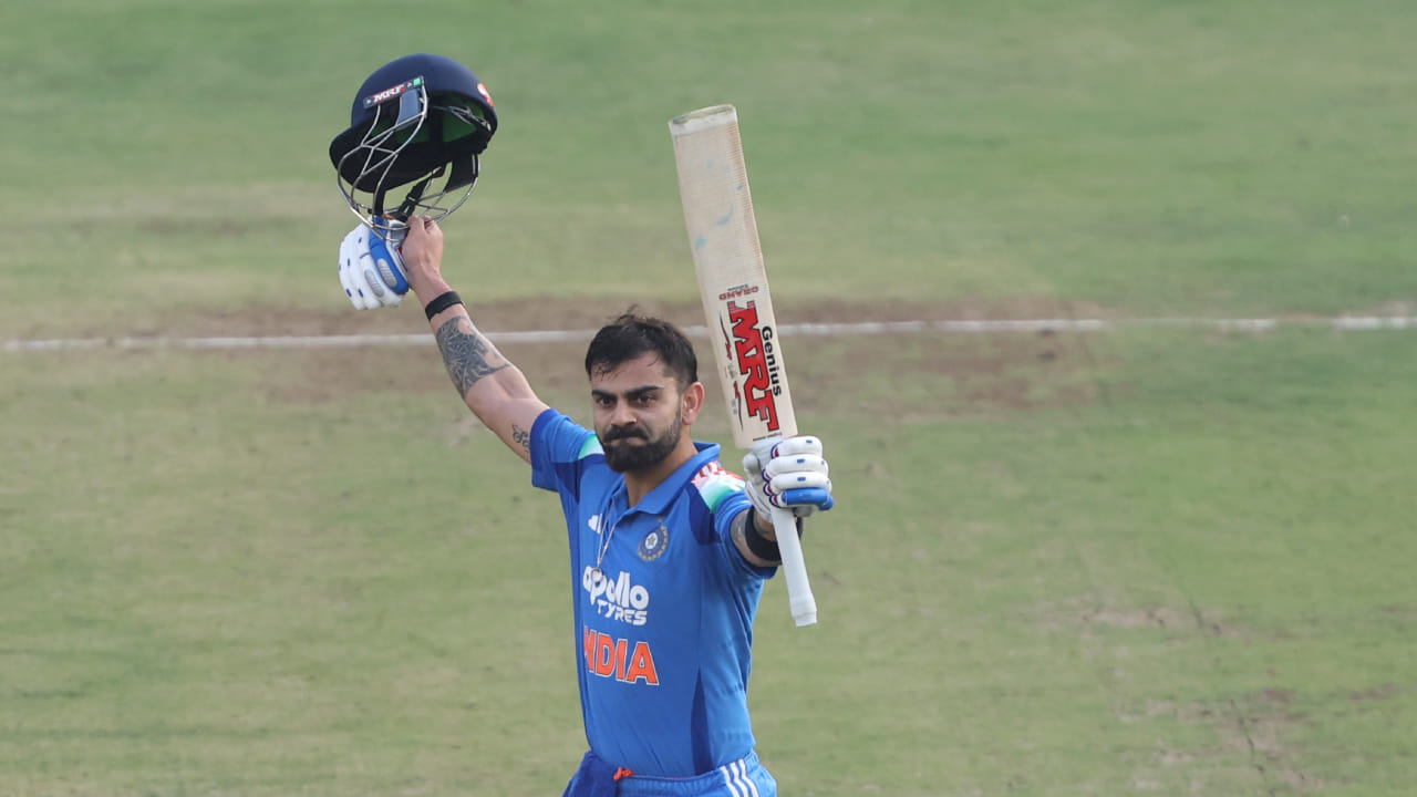 ವಾಸ್ತವವಾಗಿ, ಮೂರನೇ ಏಕದಿನ ಪಂದ್ಯದ ಮೊದಲ ಸುತ್ತಿನ ಟಿಕೆಟ್‌ಗಳನ್ನು ನವೆಂಬರ್ 28 ರಂದು ಮಾರಾಟಕ್ಕೆ ಬಿಡಲಾಯಿತು. ಆದರೆ ಹೆಚ್ಚಿನ ಟಿಕೆಟ್​ಗಳು ಅಂದು ಮಾರಾಟವಾಗಿರಲಿಲ್ಲ. ನಂತರ ನವೆಂಬರ್ 30 ರಂದು ರಾಂಚಿಯಲ್ಲಿ ನಡೆದ ಪಂದ್ಯದಲ್ಲಿ ವಿರಾಟ್ ಕೊಹ್ಲಿ 135 ರನ್ ಬಾರಿಸಿದರು. ಇದರ ಪರಿಣಾಮವಾಗಿ ಡಿಸೆಂಬರ್ 1 ಮತ್ತು 3 ನೇ ತಾರೀಖಿನ ಟಿಕೆಟ್‌ಗಳು ಆನ್‌ಲೈನ್‌ನಲ್ಲಿ ಲಭ್ಯವಾದ ಕೆಲವೇ ನಿಮಿಷಗಳಲ್ಲಿ ಮಾರಾಟವಾಗಿವೆ. 