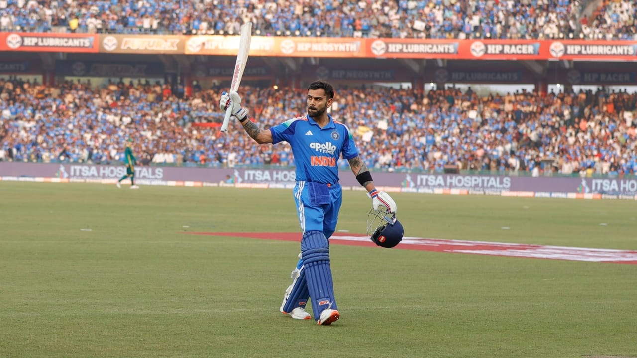 ಈ ಪಂದ್ಯದ ಟಿಕೆಟ್ ಬೆಲೆಯನ್ನು 1,200 ರಿಂದ 18,000 ವರೆಗೆ ನಿಗದಿ ಮಾಡಲಾಗಿತ್ತು. ಆದಾಗ್ಯೂ ಒಂದೇ ಒಂದು ಟಿಕೆಟ್ ಕೂಡ ಮಾರಾಟವಾಗದೆ ಉಳಿದಿಲ್ಲ. ವಿರಾಟ್ ಅವರ ಶತಕವು ಟಿಕೆಟ್ ಮಾರಾಟವನ್ನು ಹೆಚ್ಚಿಸಿದ್ದು ಮಾತ್ರವಲ್ಲದೆ ಅಭಿಮಾನಿಗಳಲ್ಲಿ ಈ ಪಂದ್ಯದ ಉತ್ಸಾಹವನ್ನು ಹೆಚ್ಚಿಸಿದೆ. ರಾಂಚಿಯಲ್ಲಿ ಕೊಹ್ಲಿ ಅವರ ಇನ್ನಿಂಗ್ಸ್ ನೋಡಿದ ತಕ್ಷಣ ಅವರ ಅಭಿಮಾನಿಗಳು ಟಿಕೆಟ್ ಖರೀದಿಸಲು ಪ್ರಾರಂಭಿಸಿದರು ಎಂದು ಸ್ಥಳೀಯ ಕ್ರಿಕೆಟ್ ಅಸೋಸಿಯೇಷನ್ ​​ಅಧಿಕಾರಿಗಳು ತಿಳಿಸಿದ್ದಾರೆ.