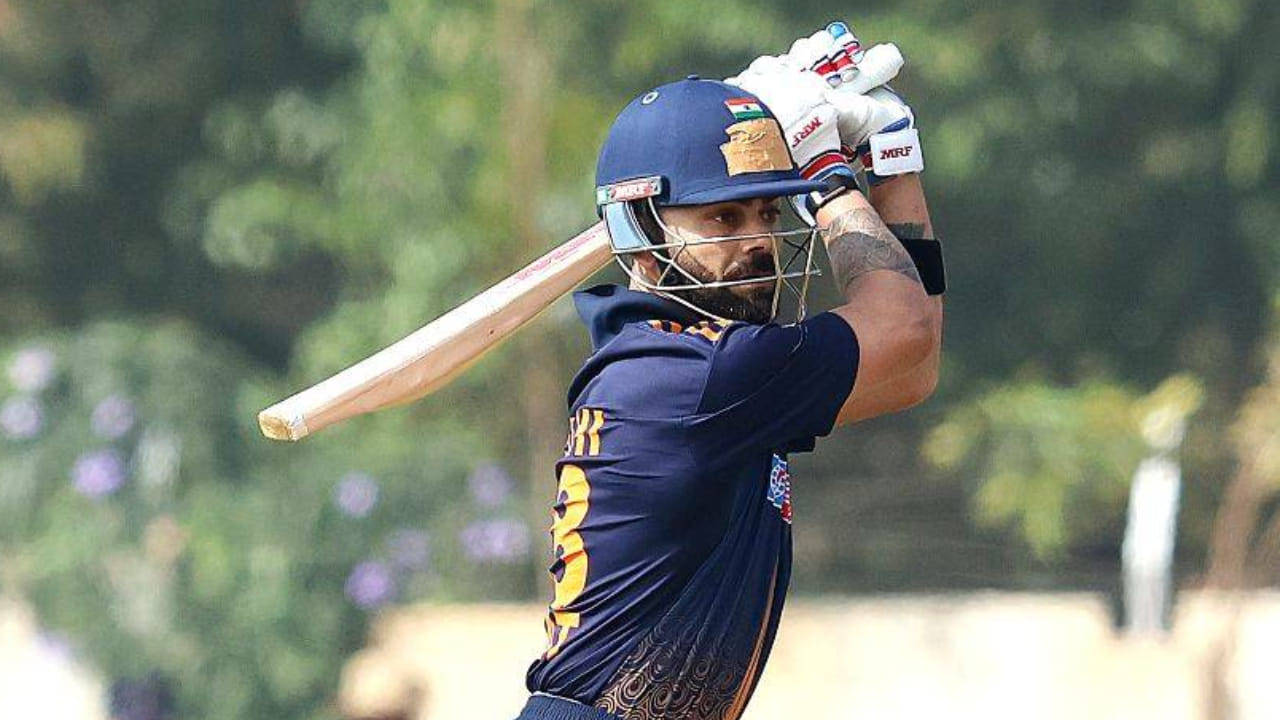 ಇದುವರೆಗೆ ಈ ಟೂರ್ನಿಯಲ್ಲಿ ಎರಡು ಪಂದ್ಯಗಳನ್ನಾಡಿರುವ ಕೊಹ್ಲಿ 100 ಕ್ಕಿಂತ ಹೆಚ್ಚು ಸರಾಸರಿಯಲ್ಲಿ 208 ರನ್ ಬಾರಿಸಿದ್ದಾರೆ. ಒಟ್ಟಾರೆ ವಿಜಯ್ ಹಜಾರೆ ಟ್ರೋಫಿಯಲ್ಲಿ 15 ಪಂದ್ಯಗಳನ್ನಾಡಿರುವ ಕೊಹ್ಲಿ 1,000 ರನ್ ಕಲೆಹಾಕಿದ್ದಾರೆ. ಆದಾಗ್ಯೂ ಕೊಹ್ಲಿ ವಿಜಯ್ ಹಜಾರೆ ಟ್ರೋಫಿಯಲ್ಲಿ ಮುಂದೆ ಆಡುವುದು ಅನುಮಾನವಾಗಿದ್ದು, ಮುಂದಿನ ವರ್ಷ ನ್ಯೂಜಿಲೆಂಡ್ ವಿರುದ್ಧದ ಏಕದಿನ ಸರಣಿಯಲ್ಲಿ ಕಣಕ್ಕಿಳಿಯಲಿದ್ದಾರೆ.
