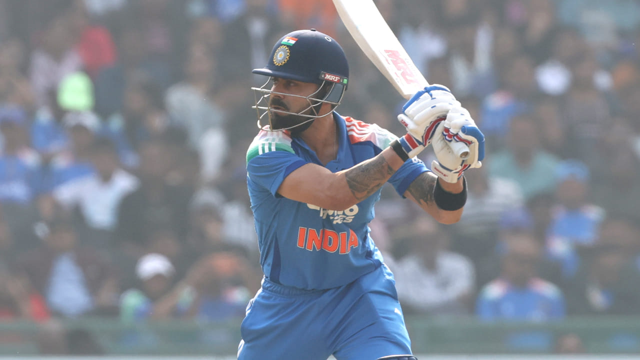 ಇದರ ಜೊತೆಗೆ ಈ ಸರಣಿಯಲ್ಲಿ ತಮ್ಮ ಅತ್ಯುತ್ತಮ ಇನ್ನಿಂಗ್ಸ್ ಯಾವುದು ಎಂಬುದನ್ನು ವಿವರಿಸಿದ ಕೊಹ್ಲಿ, ‘ಆಸ್ಟ್ರೇಲಿಯಾ ನಂತರ ನಾನು ಯಾವುದೇ ಪಂದ್ಯವನ್ನು ಆಡದ ಕಾರಣ ರಾಂಚಿಯಲ್ಲಿ ನಡೆದ ಮೊದಲ ಪಂದ್ಯ ನನಗೆ ತುಂಬಾ ವಿಶೇಷವಾಗಿತ್ತು. ಆ ದಿನ ನನಗೆ ವಿಭಿನ್ನವಾದ ಚೈತನ್ಯ ಮೂಡಿತು. ಈ ಮೂರು ಪಂದ್ಯಗಳು ನನಗೆ ತುಂಬಾ ವಿಶೇಷವಾದವು, ಮತ್ತು ಅದಕ್ಕಾಗಿ ನಾನು ಕೃತಜ್ಞನಾಗಿದ್ದೇನೆ ಎಂದರು.
