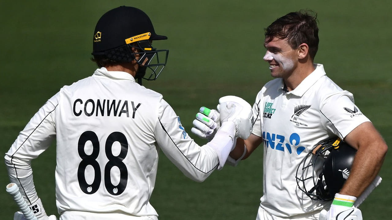 ಈ ಮೂಲಕ ಟೆಸ್ಟ್ ಇತಿಹಾಸದಲ್ಲೇ ಎರಡೂ ಇನಿಂಗ್ಸ್​ಗಳಲ್ಲೂ ಶತಕ ಸಿಡಿಸಿದ ವಿಶ್ವದ ಮೊದಲ ಆರಂಭಿಕ ಜೋಡಿ ಎನಿಸಿಕೊಂಡಿದ್ದಾರೆ. ಅಂದರೆ ಟೆಸ್ಟ್​ನಲ್ಲಿ ಯಾವುದೇ ಆರಂಭಿಕ ಜೋಡಿ ಎರಡೂ ಇನಿಂಗ್ಸ್​ಗಳಲ್ಲಿ ಸೆಂಚುರಿ ಬಾರಿಸಿದ ನಿದರ್ಶನವಿರಲಿಲ್ಲ.