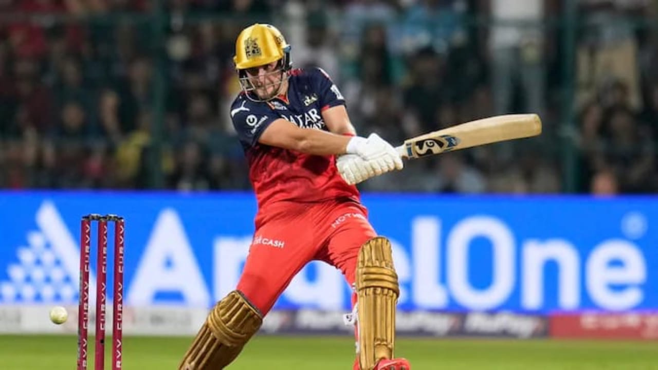 ಕಳೆದ ಆವೃತ್ತಿಯಲ್ಲಿ ಲಿವಿಂಗ್ಸ್ಟೋನ್ ರಾಯಲ್ ಚಾಲೆಂಜರ್ಸ್ ಬೆಂಗಳೂರು ತಂಡದ ಪರ ಆಡಿದ್ದರು. ಆರ್ಸಿಬಿ ಚಾಂಪಿಯನ್ ಆಯಿತ್ತ್ತಾದರೂ ಲಿವಿಂಗ್ಸ್ಟೋನ್ ತನ್ನ ಸಾಮರ್ಥ್ಯಕ್ಕೆ ತಕ್ಕಂತೆ ಪ್ರದರ್ಶನ ನೀಡಲಿಲ್ಲ. ಆಡಿದ 8 ಇನ್ನಿಂಗ್ಸ್ಗಳಲ್ಲಿ ಕೇವಲ 16 ಸರಾಸರಿಯಲ್ಲಿ ಕೇವಲ 112 ರನ್ ಗಳಿಸಿದರು. ಹೀಗಾಗಿ ಅವರನ್ನು ಆರ್ಸಿಬಿ ತಂಡದಲ್ಲಿ ಉಳಿಸಿಕೊಳ್ಳಲಿಲ್ಲ.