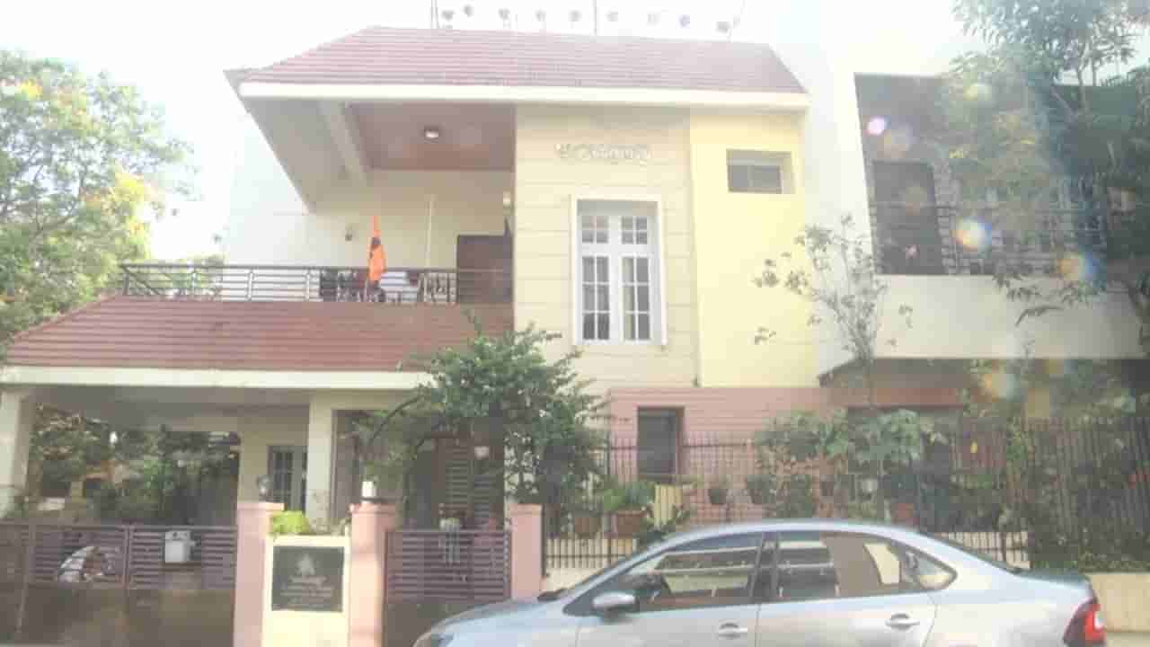 ಲೋಕಾಯುಕ್ತ ಸಿಬ್ಬಂದಿ ಕಂಡು ಕಕ್ಕಾಬಿಕ್ಕಿ: ಧಾರವಾಡದಲ್ಲಿ ಕಮೋಡ್ಗೆ ಹಣ ಸುರಿದ ಅಧಿಕಾರಿ