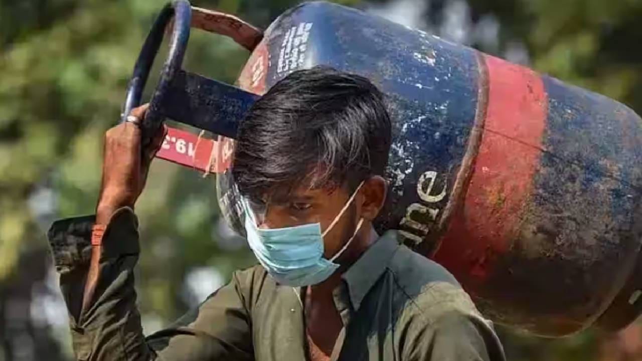 LPG Cylinder Price: 19 ಕಿಲೋ ಎಲ್​ಪಿಜಿ ಬೆಲೆ 10.50 ರೂ ಇಳಿಕೆ; ಇಲ್ಲಿದೆ ದರಪಟ್ಟಿ