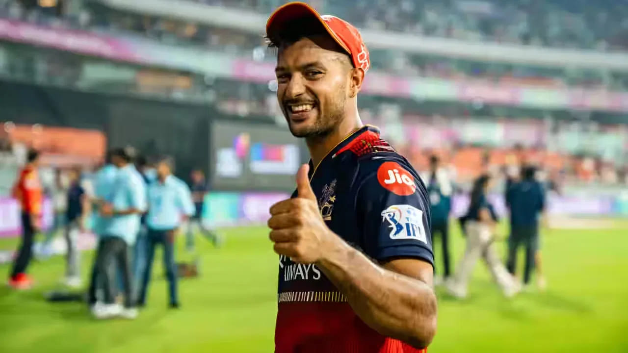 ಮಯಾಂಕ್ ಅಗರ್ವಾಲ್ ಈ ಬಾರಿಯ ಐಪಿಎಲ್​ಗಾಗಿ 75 ಲಕ್ಷ ರೂ. ಮೂಲ ಬೆಲೆಯೊಂದಿಗೆ ಹೆಸರು ನೋಂದಾಯಿಸಿಕೊಂಡಿದ್ದರು. ಅದರಂತೆ ಹರಾಜಿಗಾಗಿ ಫೈನಲ್ ಮಾಡಿದ 369 ಆಟಗಾರರ ಪಟ್ಟಿಯಲ್ಲೂ ಸ್ಥಾನ ಪಡೆದಿದ್ದರು. ಆದರೆ ಮಂಗಳವಾರ ನಡೆದ ಹರಾಜಿನಲ್ಲಿ ಮಯಾಂಕ್ ಹೆಸರು ಕಾಣಿಸಿಕೊಂಡಿರಲಿಲ್ಲ.