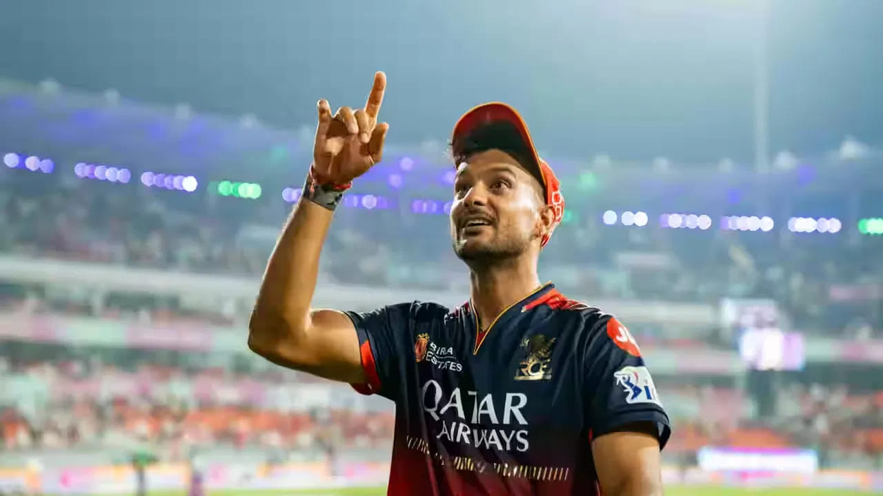 IPL 2026: ಇಂಡಿಯನ್ ಪ್ರೀಮಿಯರ್ ಲೀಗ್ ಸೀಸನ್-19ರ ಮಿನಿ ಹರಾಜು ಮುಗಿದಿದೆ. ಅಬುಧಾಬಿಯ ಇತಿಹಾದ್ ಅರೇನಾದಲ್ಲಿ ನಡೆದ ಹರಾಜಿನಲ್ಲಿ ಬರೋಬ್ಬರಿ 369 ಆಟಗಾರರ ಹೆಸರು ಕಾಣಿಸಿಕೊಂಡಿತ್ತು. ಇದಾಗ್ಯೂ ಈ ಪಟ್ಟಿಯಲ್ಲಿದ್ದ ಕನ್ನಡಿಗ ಮಯಾಂಕ್ ಅಗರ್ವಾಲ್ (Mayank agarwal) ಹೆಸರು ಕೂಗಲೇ ಇಲ್ಲ ಎಂದರೆ ನಂಬಲೇಬೇಕು.