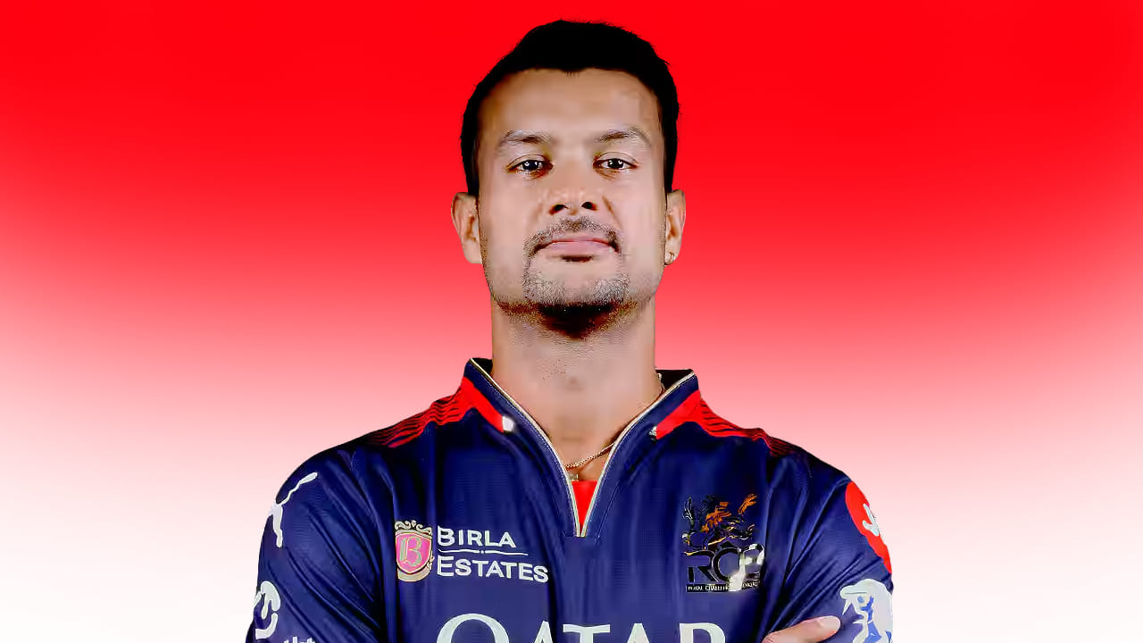 ಮಯಾಂಕ್ ಅಗರ್ವಾಲ್: ಕರ್ನಾಟಕ ತಂಡದ ನಾಯಕ ಮಯಾಂಕ್ ಅಗರ್ವಾಲ್ ಈ ಬಾರಿ ಅನ್​ಸೋಲ್ಡ್ ಆಗಿ ಉಳಿದಿದ್ದಾರೆ. ಕಳೆದ ಸೀಸನ್​ನಲ್ಲಿ ಆರ್​ಸಿಬಿ ಪರ ಕಣಕ್ಕಿಳಿದಿದ್ದ ಮಯಾಂಕ್ ಈ ಬಾರಿ 75 ಲಕ್ಷ ರೂ. ಮೂಲ ಬೆಲೆಯೊಂದಿಗೆ ಕಾಣಿಸಿಕೊಂಡಿದ್ದರು. ಇದಾಗ್ಯೂ ಅವರ ಖರೀದಿಗೆ ಯಾವುದೇ ಫ್ರಾಂಚೈಸಿ ಆಸಕ್ತಿ ತೋರಲಿಲ್ಲ.