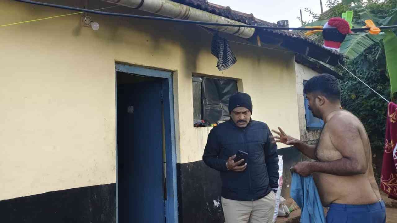 ಚೆಂದುಳ್ಳಿ ಚೆಲುವೆಯ ಮಾತಿಗೆ ಮರುಳಾಗಿ ಹೋಗಿದ್ದವ ರಸ್ತೆಯಲ್ಲಿ ಬೆತ್ತಲಾಗಿ ನಿಂತ: ಆಗಿದ್ದೇನು? ಚೆಂದುಳ್ಳಿ ಚೆಲುವೆಯ ಮಾತಿಗೆ ಮರುಳಾಗಿ ಹೋಗಿದ್ದವ ರಸ್ತೆಯಲ್ಲಿ ಬೆತ್ತಲಾಗಿ ನಿಂತ: ಆಗಿದ್ದೇನು?