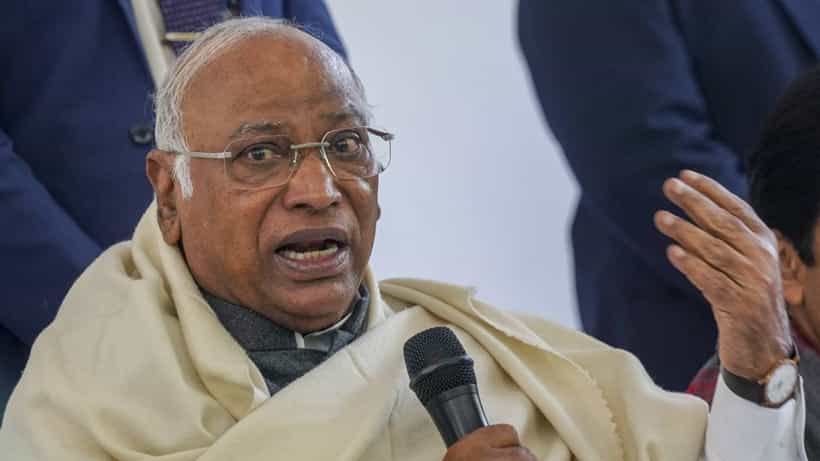 ಅಸ್ಸಾಮ್ನಲ್ಲಿ ಡಬಲ್ ಎಂಜಿನ್ ಸರ್ಕಾರ ಇದ್ದರೂ ಎಲ್ಲಾ ಸಮಸ್ಯೆಗಳಿಗೆ ವಿಪಕ್ಷಗಳನ್ನೇ ಹೊಣೆ ಮಾಡುವುದೇಕೆ? ಖರ್ಗೆ ಪ್ರಶ್ನೆ