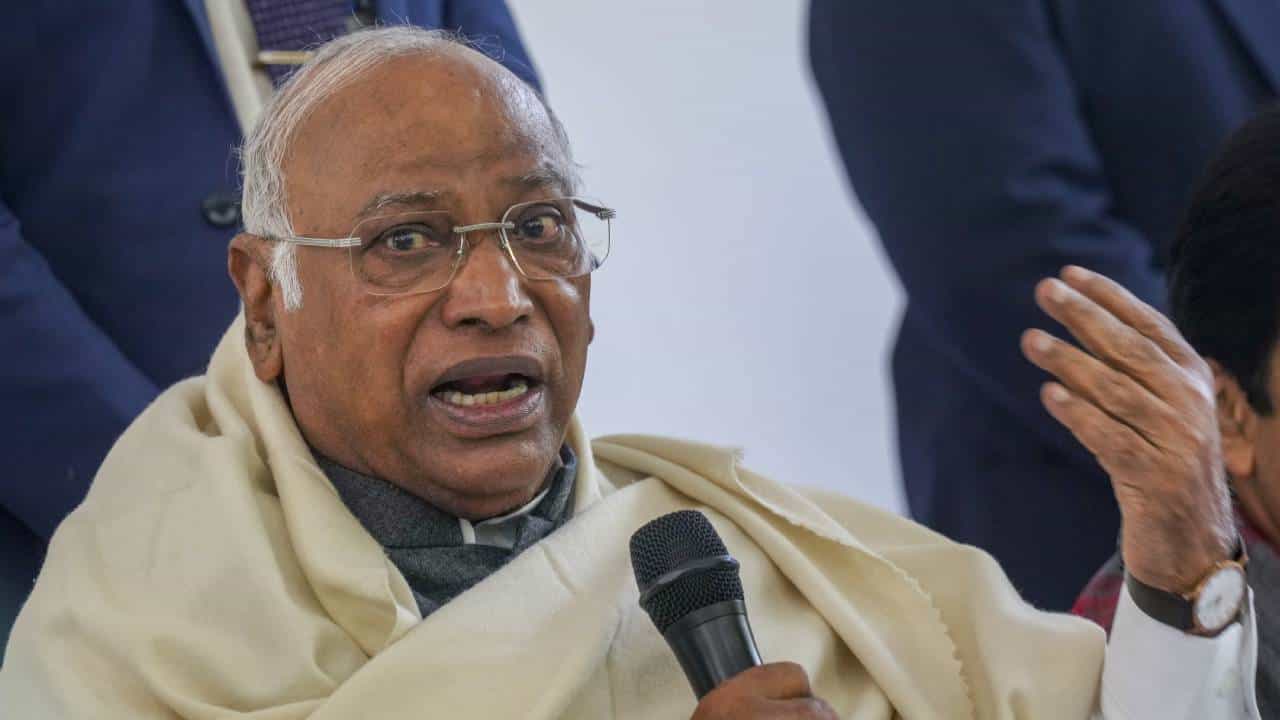 ಅಸ್ಸಾಮ್​ನಲ್ಲಿ ಡಬಲ್ ಎಂಜಿನ್ ಸರ್ಕಾರ ಇದ್ದರೂ ಎಲ್ಲಾ ಸಮಸ್ಯೆಗಳಿಗೆ ವಿಪಕ್ಷಗಳನ್ನೇ ಹೊಣೆ ಮಾಡುವುದೇಕೆ? ಖರ್ಗೆ ಪ್ರಶ್ನೆ
