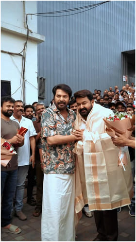 ಮೋಹನ್​ಲಾಲ್​ಗೆ ಸನ್ಮಾನ ಮಾಡಿದ ಮಮ್ಮೂಟಿ