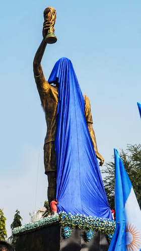 ಕೊಲ್ಕತ್ತಾದಲ್ಲಿ 70 ಅಡಿ ಎತ್ತರದ 'ಲಿಯೋನೆಲ್ ಮೆಸ್ಸಿ' ಪ್ರತಿಮೆ ಅನಾವರಣ