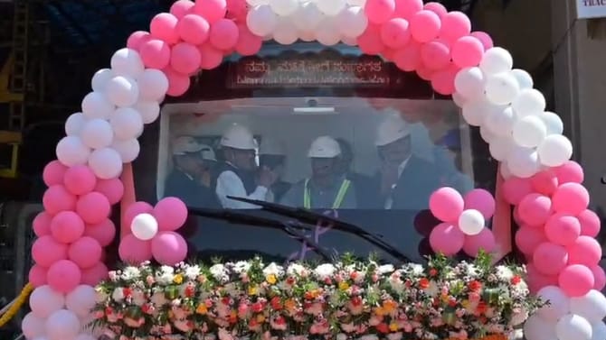 ಹೇಗಿದೆ ಗೊತ್ತಾ ಪಿಂಕ್​​ ಲೈನ್​​ನ ಚಾಲಕ ರಹಿತ ಮೊದಲ ಮೆಟ್ರೋ ರೈಲು?