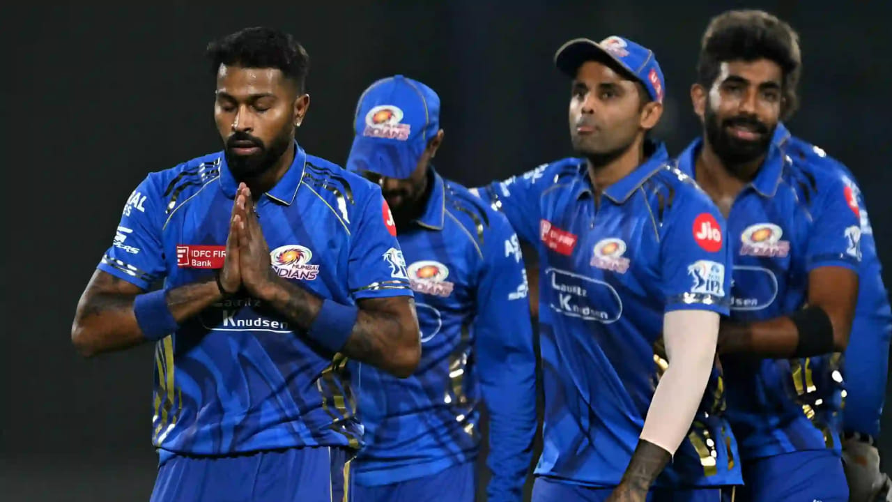 ಮುಂಬೈ ಇಂಡಿಯನ್ಸ್: ಹಾರ್ದಿಕ್ ಪಾಂಡ್ಯ, ರೋಹಿತ್ ಶರ್ಮಾ, ಸೂರ್ಯಕುಮಾರ್ ಯಾದವ್, ತಿಲಕ್ ವರ್ಮಾ, ರಿಯಾನ್ ರಿಕಲ್ಟನ್, ರಾಬಿನ್ ಮಿಂಜ್, ರಾಜ್ ಬಾವಾ, ರಘು ಶರ್ಮಾ, ಮಿಚೆಲ್ ಸ್ಯಾಂಟ್ನರ್, ಕಾರ್ಬಿನ್ ಬಾಷ್, ನಮನ್ ಧೀರ್, ಜಸ್ಪ್ರೀತ್ ಬುಮ್ರಾ, ಟ್ರೆಂಟ್ ಬೌಲ್ಟ್, ಅಲ್ಲಾ ಗಫನ್ಜಾರ್, ಅಶ್ವನಿ ಕುಮಾರ್, ದೀಪಕ್ ಚಾಹರ್, ವಿಲ್ ಜಾಕ್ಸ್, ಶೆರ್ಫೇನ್ ರುದರ್ಫೋರ್ಡ್, ಮಯಾಂಕ್ ಮಾರ್ಕಂಡೆ, ಶಾರ್ದೂಲ್ ಠಾಕೂರ್, ಕ್ವಿಂಟನ್ ಡಿ ಕಾಕ್, ಡ್ಯಾನಿಶ್ ಮಾಲೆವಾರ್, ಮೊಹಮ್ಮದ್ ಇಝಾರ್, ಅಥರ್ವ ಅಂಕೋಲೇಕರ್, ಮಯಾಂಕ್ ರಾವತ್.