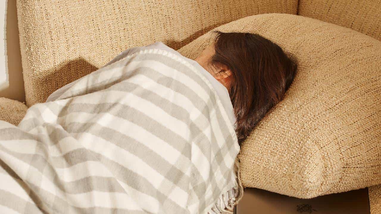 Midday Naps: ಮಧ್ಯಾಹ್ನ ನಿದ್ರಿಸುವುದು ಗ್ರಹ ದೋಷಕ್ಕೆ ಕಾರಣವಾಗುತ್ತದೆಯೇ? ಜ್ಯೋತಿಷ್ಯ ಸಲಹೆ ಇಲ್ಲಿದೆ