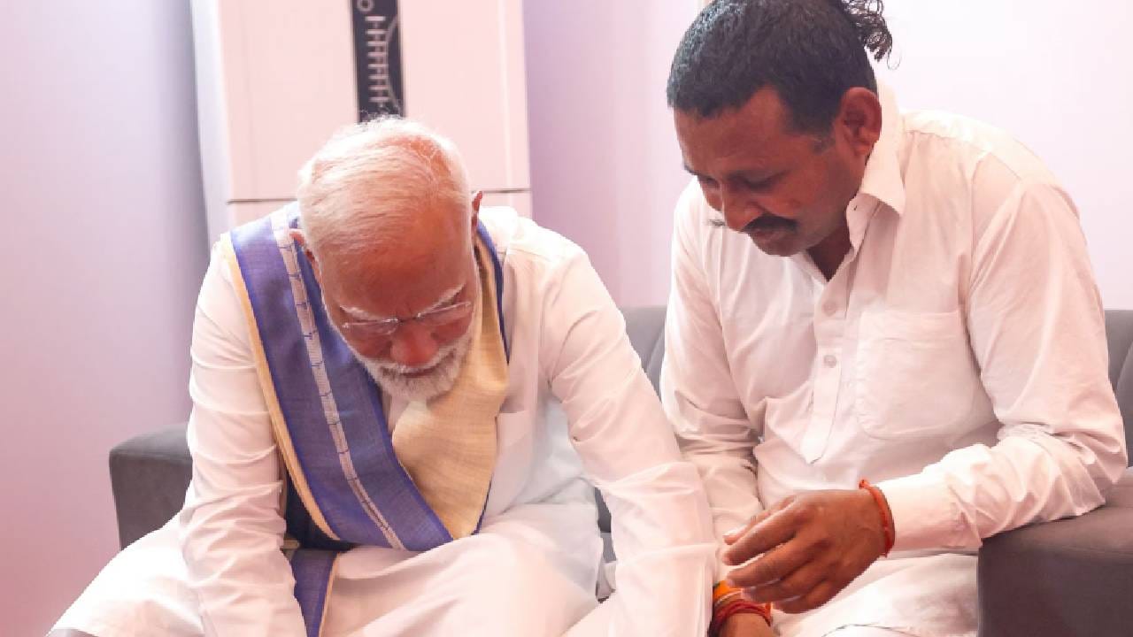 ಹರಿಯಾಣದ ಯಮುನಾನಗರಕ್ಕೆ  ಭೇಟಿ ನೀಡಿದ ಪ್ರಧಾನಿ ನರೇಂದ್ರ ಮೋದಿ ಅವರು ತಮ್ಮ ಬಹುಕಾಲದ ಅಭಿಮಾನಿಯೊಬ್ಬರನ್ನು ಭೇಟಿಯಾಗಿದ್ದರು. ಅಲ್ಲದೇ ಆ ಅಭಿಮಾನಿಯ 14 ವರ್ಷಗಳ ಪ್ರತಿಜ್ಞೆಯನ್ನು ಈಡೇರಿಸಿದ್ದಾರೆ. 14 ವರ್ಷಗಳ ಹಿಂದೆ ಮೋದಿ ಪ್ರಧಾನಿಯಾಗಬೇಕು ಎಂದು ರಾಂಪಾಲ್ ಕಶ್ಯಪ್ ಅತೀ ದೊಡ್ಡ ಶಪಥ ಮಾಡಿದ್ದರು. 
