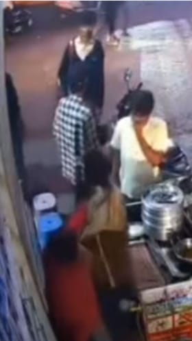 ಮೊಮೊಸ್ ಶಾಪ್ ಹುಡುಗನ ಮೇಲೆ ರೌಡಿಸಂ