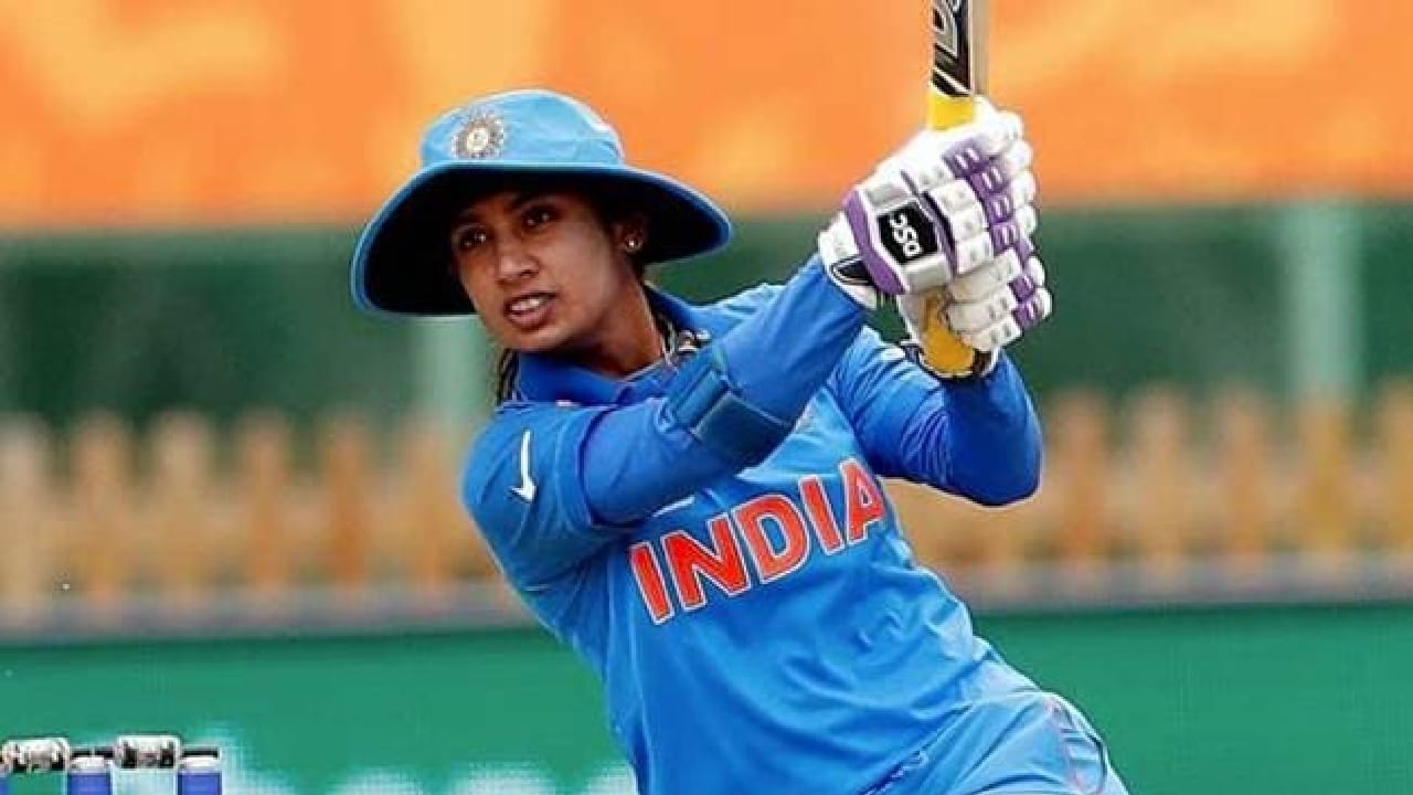 ಇದಕ್ಕೂ ಮುನ್ನ ಈ ಭರ್ಜರಿ ದಾಖಲೆ ಟೀಮ್ ಇಂಡಿಯಾದ ಮಾಜಿ ನಾಯಕಿ ಮಿಥಾಲಿ ರಾಜ್ ಅವರ ಹೆಸರಿನಲ್ಲಿತ್ತು. ಮಿಥಾಲಿ 291 ಇನಿಂಗ್ಸ್​ಗಳ ಮೂಲಕ ಇಂಟರ್​ನ್ಯಾಷನಲ್ ಕ್ರಿಕೆಟ್​ನಲ್ಲಿ 10000 ರನ್ ಕಲೆಹಾಕಿದ್ದರು. ಈ ಮೂಲಕ ಮಹಿಳಾ ಕ್ರಿಕೆಟ್​ನಲ್ಲಿ ಅತೀ ಕಡಿಮೆ ಇನಿಂಗ್ಸ್​ಗಳಲ್ಲಿ 10 ಸಾವಿರ ರನ್ ಪೂರೈಸಿದ ಬ್ಯಾಟರ್ ಎನಿಸಿಕೊಂಡಿದ್ದರು.