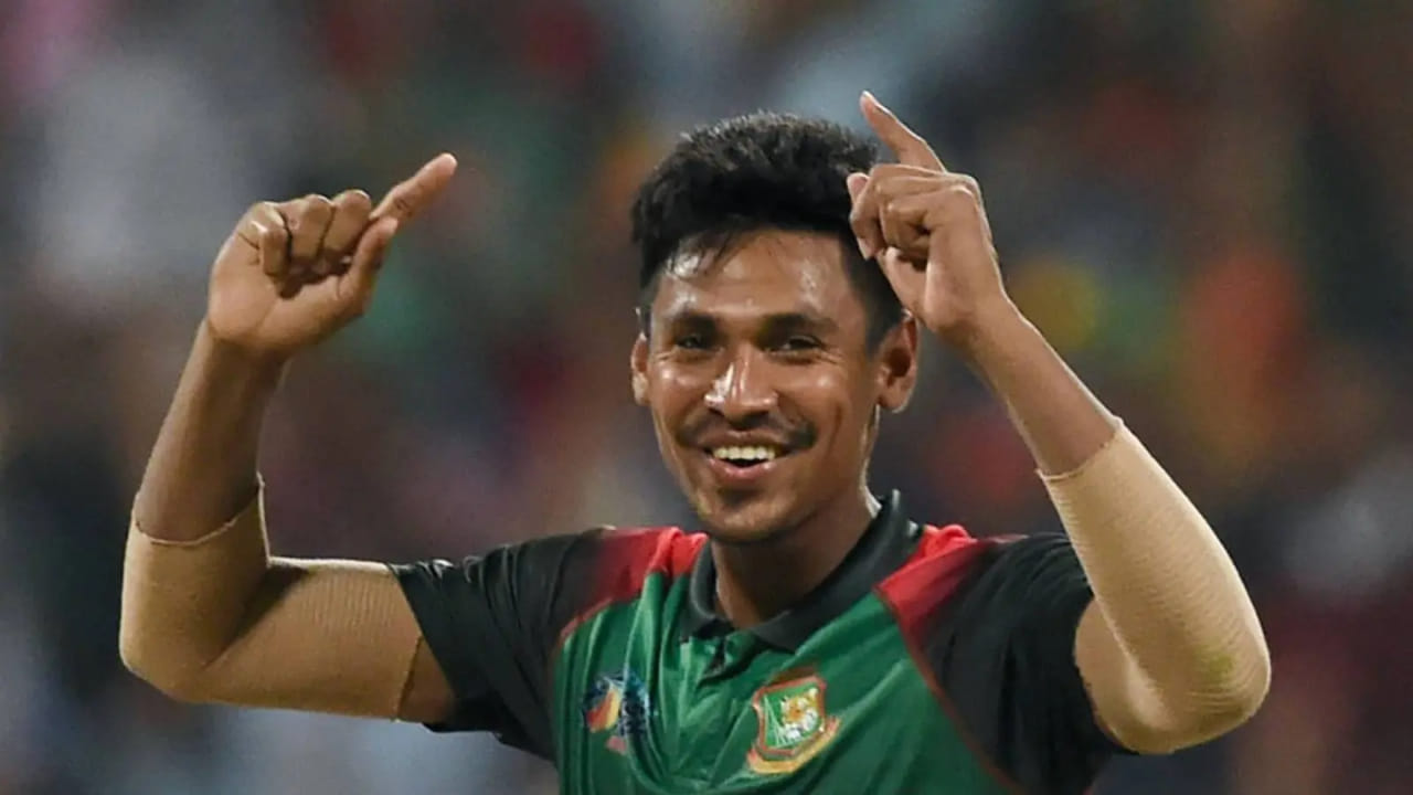 ಸಾಮಾಜಿಕ ಜಾಲತಾಣಗಳಲ್ಲಿ ಕೆಕೆಆರ್ ವಿರುದ್ಧ ಸಾಕಷ್ಟು ಪೋಸ್ಟ್‌ಗಳು ಹರಿದಾಡುತ್ತಿದ್ದು, ಐಪಿಎಲ್​ನಿಂದ ಕೆಕೆಆರ್ ತಂಡವನ್ನು ಬಹಿಷ್ಕರಿಸಬೇಕೆಂಬ ಒತ್ತಾಯ ಜೋರಾಗಿದೆ.  ಆದಾಗ್ಯೂ, ಕೆಲವರು ಕೆಕೆಆರ್‌ಗಿಂತ ಬಿಸಿಸಿಐ ಅನ್ನು ದೂಷಿಸುತ್ತಿದ್ದಾರೆ. ಕೆಕೆಆರ್ ಕಡೆಗೆ ಬೆರಳು ತೋರಿಸುವವರನ್ನು ಬಿಸಿಸಿಐ ಅನ್ನು ಪ್ರಶ್ನಿಸುವಂತೆ ಒತ್ತಾಯಿಸುತ್ತಿದ್ದಾರೆ.
