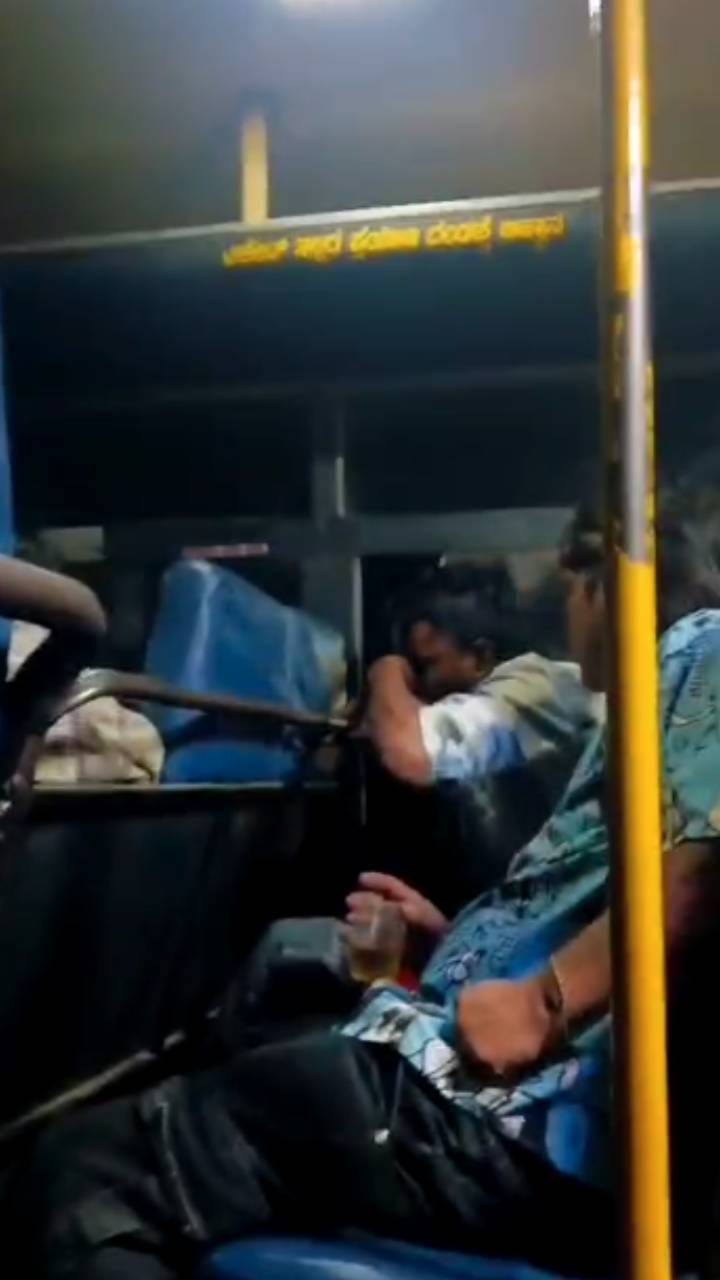 KSRTC ಬಸ್‌ನಲ್ಲಿ ಎಣ್ಣೆ ಪಾರ್ಟಿ: ವಿಡಿಯೋ ವೈರಲ್​​