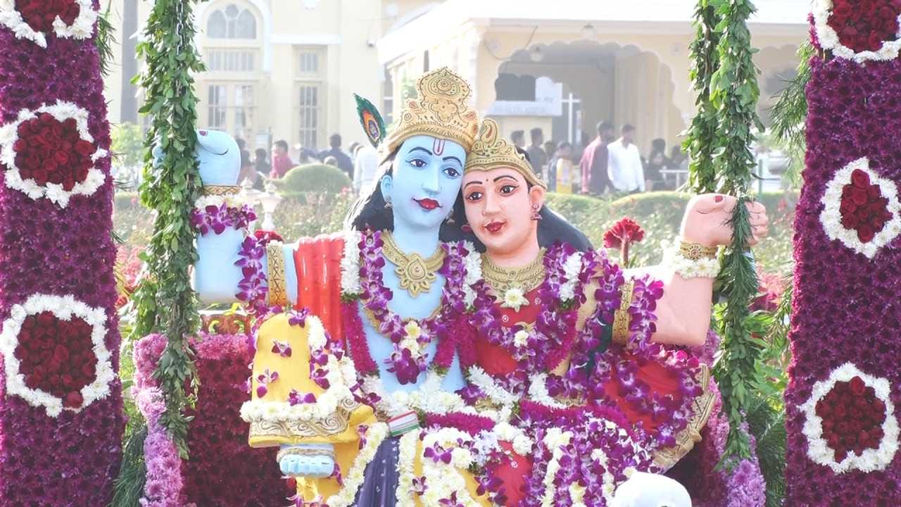 11 ದಿನಗಳ ಕಾಲ ನಡೆಯುವ ಫಲಪುಷ್ಪ ಪ್ರದರ್ಶನಕ್ಕೆ ಸಚಿವ ಡಾ. ಹೆಚ್.ಸಿ. ಮಹದೇವಪ್ಪ ಚಾಲನೆ ನೀಡಿದ್ದಾರೆ. ಕ್ರಿಸ್‌ಮಸ್ ರಜೆ ಹಾಗೂ ಹೊಸ ವರ್ಷದ ಆಚರಣೆಯ ಹಿನ್ನೆಲೆಯಲ್ಲಿ ಪ್ರವಾಸಿಗರ ಸಂಖ್ಯೆ ಹೆಚ್ಚಾಗಿದೆ. ಡಿಸೆಂಬರ್ 31ರವರೆಗೆ ಪ್ರತಿದಿನ ಬೆಳಿಗ್ಗೆ 10ರಿಂದ ರಾತ್ರಿ 9ರವರೆಗೆ ಹೂವಿನ ಪ್ರದರ್ಶನ ವೀಕ್ಷಣೆಗೆ ಅವಕಾಶ ಕಲ್ಪಿಸಲಾಗಿದೆ.
