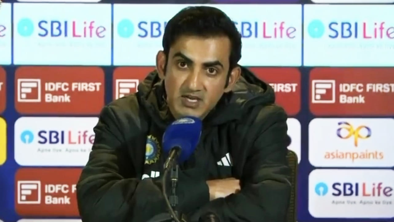 ಈ ಪ್ರಶ್ನೆಗೆ ಉತ್ತರಿಸಿದ ಗಂಭೀರ್, 2027ರ ಏಕದಿನ ವಿಶ್ವಕಪ್​​ಗೆ ಇನ್ನೂ ಸುಮಾರು 2 ವರ್ಷ ಇದೆ. ನಾವು ವರ್ತಮಾನದಲ್ಲಿ ಇರುವುದನ್ನು ಕಲಿಯಬೇಕು. ಟೀಮ್ ಇಂಡಿಯಾಗೆ ಬರುತ್ತಿರುವ ಹೊಸ ಹುಡುಗರು ಅವಕಾಶಗಳನ್ನು ಬಾಚಿಕೊಳ್ಳುತ್ತಿದ್ದಾರೆ. ಶುಭ್​​ಮನ್ ಗಿಲ್ ಬದಲಿಗೆ ಆಯ್ಕೆಯಾದ ಯಶಸ್ವಿ ಜೈಸ್ವಾಲ್ ಶತಕ ಸಿಡಿಸಿದ್ದಾರೆ. ಶ್ರೇಯಸ್ ಅಯ್ಯರ್ ಬದಲಿಗೆ ಬಂದ ರುತುರಾಜ್ ಗಾಯಕ್ವಾಡ್ ಕೂಡ ಸೆಂಚುರಿ ಬಾರಿಸಿದ್ದಾರೆ. ಹೀಗೆ ಯುವ ಆಟಗಾರರು ಅವಕಾಶಗಳನ್ನು ಸದುಪಯೋಗಪಡಿಸಿಕೊಂಡಿದ್ದಾರೆ.