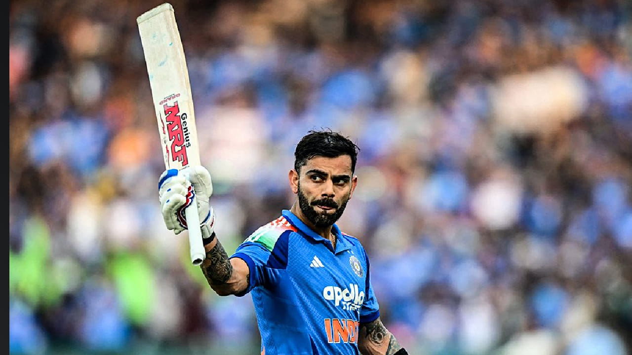 ವಿರಾಟ್ ಕೊಹ್ಲಿ ಕೊನೆಯ 5 ಏಕದಿನ ಇನಿಂಗ್ಸ್​​ಗಳಿಂದ ಕಲೆಹಾಕಿದ ಸ್ಕೋರ್ 0, 74, 135, 102, 65. ಅಂದರೆ ಕಳೆದ ಐದು ಇನಿಂಗ್ಸ್​ಗಳಲ್ಲಿ ಕೊಹ್ಲಿ 2 ಶತಕ ಹಾಗೂ 2 ಅರ್ಧಶತಕಗಳನ್ನು ಸಿಡಿಸಿದ್ದಾರೆ. ಅಷ್ಟೇ ಅಲ್ಲದೆ ಸೌತ್ ಆಫ್ರಿಕಾ ವಿರುದ್ಧದ ಸರಣಿಯಲ್ಲಿ 302 ರನ್​ಗಳಿಸಿ ಸರಣಿ ಶ್ರೇಷ್ಠ ಪ್ರಶಸ್ತಿಯನ್ನು ಸಹ ಪಡೆದಿದ್ದಾರೆ. ಹೀಗಾಗಿ ಕೊಹ್ಲಿಯನ್ನು ಸಹ ಏಕದಿನ ತಂಡದಿಂದ ಹೊರಗಿಡಲು ಸಾಧ್ಯವೇ ಇಲ್ಲ ಎನ್ನಬಹುದು.