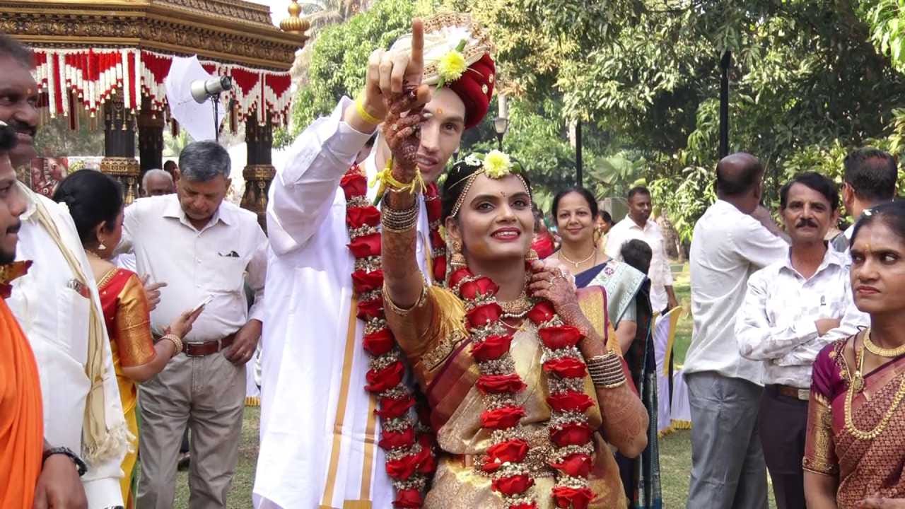 ಈ ವಿಶೇಷ ಮದುವೆಗೆ ದಾವಣಗೆರೆ ನಗರದ ಜನರು ಸಾಕ್ಷಿಯಾಗಿದ್ದು, ಸ್ಥಳೀಯ ವಾತಾವರಣ, ಹಸಿರು ಪ್ರಕೃತಿ, ಸಂಪ್ರದಾಯಿಕ ಹಬ್ಬದ ಭಾವನೆ ಮತ್ತು ಕುಟುಂಬಗಳ ಉತ್ಸಾಹದಿಂದ ಮದುವೆ ಉತ್ಸವ ಒಂದು ಅದ್ಭುತ ದೃಶ್ಯವಾಗಿ ರೂಪುಗೊಂಡಿದೆ. ನ್ಯೂಜಿಲೆಂಡ್‌ನ ಯುವಜೋಡಿ ಮತ್ತು ಭಾರತದ ಸಂಸ್ಕೃತಿ ನಡುವಿನ ಈ ಸಂಭ್ರಮ, ಪ್ರೀತಿ ಮತ್ತು ಗೌರವದ ಸಮಾರಂಭ ಎಲ್ಲರ ಮನಸ್ಸಿನಲ್ಲಿ ಎಚ್ಚರಿಕೆಯಾಗಿ ಉಳಿಯಲಿದೆ.
