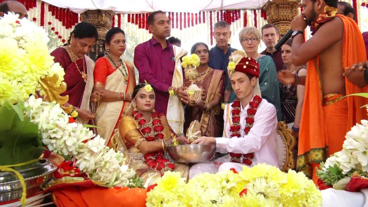 ತಂದೆ ನಾಗರಾಜ್, ಸಿವಿಲ್ ಇಂಜಿನಿಯರ್, 2005 ರಲ್ಲಿ ನ್ಯೂಜಿಲೆಂಡ್‌ಗೆ ಹೋಗಿ ನೆಲೆಸಿದ್ದರು. ಆತ್ಮೀಯ ಸ್ನೇಹ ಹಾಗೂ ಕುಟುಂಬದವರ ಬೆಂಬಲದಿಂದ ಪೂಜಾ ಮತ್ತು ಕ್ಯಾಂಬೆಲ್ ನಡುವೆ ಪ್ರೀತಿ ಆರಂಭವಾಯಿತು. ಎರಡೂ ಕುಟುಂಬಗಳ ಅನುಮತಿಯನ್ನು ಪಡೆದು, ಸಂಪ್ರದಾಯಗಳ ಪಾಲನೆಯೊಂದಿಗೆ ಈ ಮದುವೆ ವಿಶೇಷವಾಗಿದೆ.
