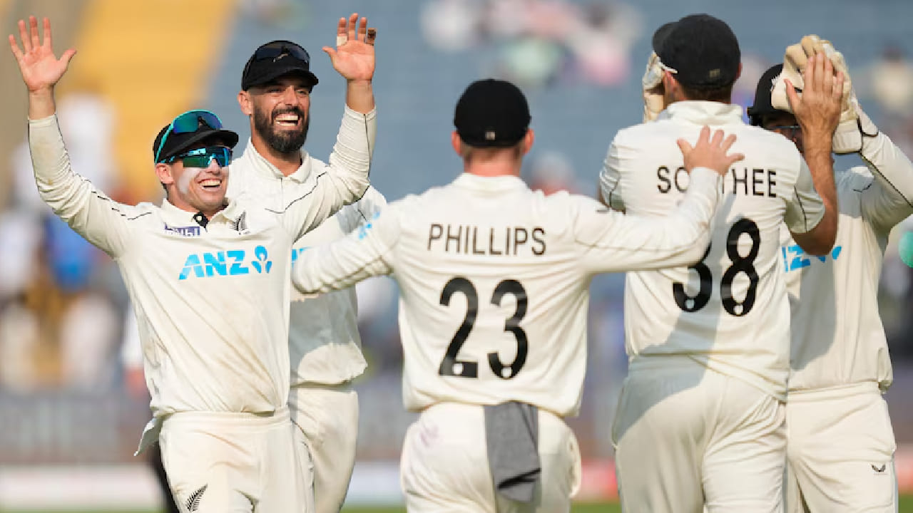 ಇನ್ನು ತೃತೀಯ ಸ್ಥಾನದಲ್ಲಿ ನ್ಯೂಝಿಲೆಂಡ್ ತಂಡವಿದ್ದು, ಕಿವೀಸ್ ಪಡೆ ವಿಶ್ವ ಟೆಸ್ಟ್ ಚಾಂಪಿಯನ್​ಶಿಪ್ ಸರಣಿಯಲ್ಲಿ ಆಡಿದ 2 ಮ್ಯಾಚ್​ಗಳಲ್ಲಿ ಒಂದು ಗೆಲುವು ಹಾಗೂ ಒಂದು ಡ್ರಾನೊಂದಿಗೆ 66.67 ಶೇಕಡಾವಾರು ಹೊಂದಿದೆ. ಈ ಮೂಲಕ WTC ಅಂಕಪಟ್ಟಿಯಲ್ಲಿ ಮೂರನೇ ಸ್ಥಾನದಲ್ಲಿ ಕಾಣಿಸಿಕೊಂಡಿದೆ.