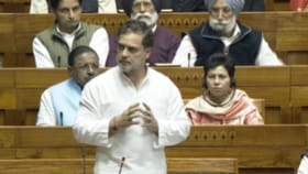 ಗೋಡ್ಸೆಯನ್ನು ಪೂಜಿಸುತ್ತಾರೆ, ಮಹಾತ್ಮ ಗಾಂಧಿಯನ್ನು ದೂರ ಇಡುತ್ತಾ