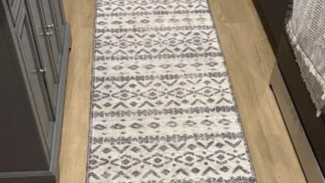 ಈ ಅಡುಗೆ ಮನೆಯಲ್ಲಿರುವ ಐಸ್ ಕ್ಯೂಬ್‌ನ್ನು ಕಂಡುಹಿಡಿಯುವಿರಾ