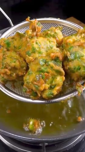 ಚಳಿಯಲ್ಲಿ ಬಿಸಿ ಬಿಸಿ ಟೀ ಜೊತೆ ಸವಿಯಲು ಪಾಲಕ್ ಬೋಂಡಾ ರೆಸಿಪಿ ಇಲ್ಲಿದೆ