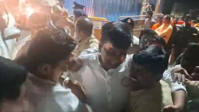 ವೀರೇಂದ್ರ ಪಪ್ಪಿ ರಿಲೀಸ್​: ಹೂವಿನ‌ ಹಾರ ಹಾಕಿ ಅಭಿಮಾನಿಗಳಿಂದ ಸ್ವಾಗತ