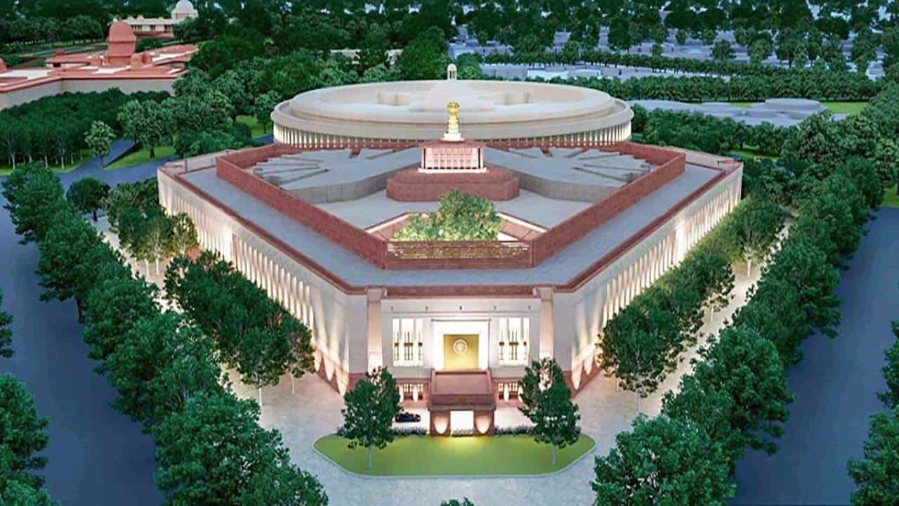 Parliament Winter Session: ಚಳಿಗಾಲದ ಅಧಿವೇಶನದಲ್ಲಿ ಈ ಪ್ರಮುಖ ಮಸೂದೆಗಳ ಮಂಡಿಸಲಿದೆ ಮೋದಿ ಸರ್ಕಾರ, ಗದ್ದಲಕ್ಕೆ ವಿಪಕ್ಷಗಳು ಸಿದ್ಧ Parliament Winter Session: ಚಳಿಗಾಲದ ಅಧಿವೇಶನದಲ್ಲಿ ಈ ಪ್ರಮುಖ ಮಸೂದೆಗಳ ಮಂಡಿಸಲಿದೆ ಮೋದಿ ಸರ್ಕಾರ, ಗದ್ದಲಕ್ಕೆ ವಿಪಕ್ಷಗಳು ಸಿದ್ಧ