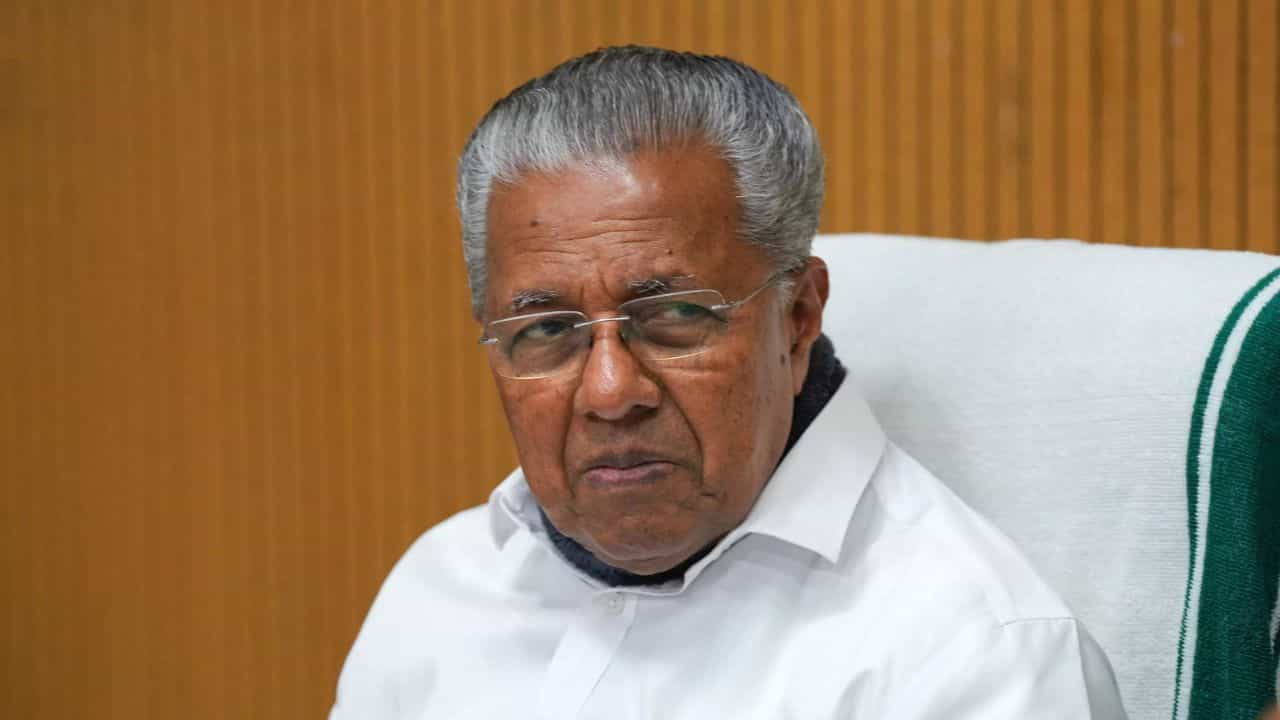 ಕರ್ನಾಟಕ ಕಾಂಗ್ರೆಸ್ ಸರ್ಕಾರದ ‘ಬುಲ್ಡೋಜರ್ ರಾಜ್’ ನೀತಿಯಿಂದ ಬೀದಿಗೆ ಬಂದ ಮುಸ್ಲಿಂ ಕುಟುಂಬ: ಪಿಣರಾಯಿ ವಿಜಯನ್ ಆಕ್ರೋಶ