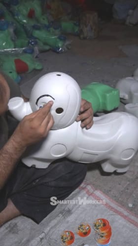 ಪ್ಲಾಸ್ಟಿಕ್​ ಆಟಿಕೆ ಹೇಗೆ ತಯಾರು ಮಾಡುತ್ತಾರೆ ನೋಡಿ