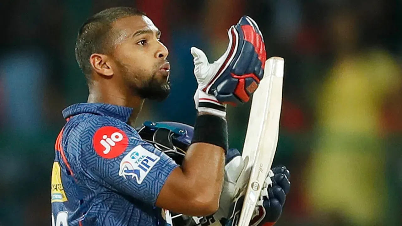 ಇತ್ತ 10 ಸಾವಿರ ರನ್ ಕಲೆಹಾಕಲು ನಿಕೋಲಸ್ ಪೂರನ್ ತೆಗೆದುಕೊಂಡಿರುವುದು ಬರೋಬ್ಬರಿ 400 ಇನಿಂಗ್ಸ್ಗಳನ್ನು. ಇನ್ನು ವಿರಾಟ್ ಕೊಹ್ಲಿ ಈ ಸಾಧನೆ ಮಾಡಲು 299 ಇನಿಂಗ್ಸ್ಗಳನ್ನು ತೆಗೆದುಕೊಂಡಿದ್ದರು. ಹಾಗೆಯೇ ಕ್ರಿಸ್ ಗೇಲ್ 285 ಇನಿಂಗ್ಸ್ಗಳ ಮೂಲಕ 10000 ರನ್ಗಳ ಗಡಿಮುಟ್ಟಿದ್ದರು. ಅಂದರೆ ಪೂರನ್ 10000 ಕ್ಲಬ್ಗೆ ಸೇರಿದರೂ ಬಾಬರ್ ಆಝಂ ಹೆಸರಿನಲ್ಲಿರುವ ದಾಖಲೆಯನ್ನು ಮುರಿಯಲು ಸಾಧ್ಯವಾಗಿಲ್ಲ ಎಂಬುದು ಇಲ್ಲಿ ಉಲ್ಲೇಖಾರ್ಹ.