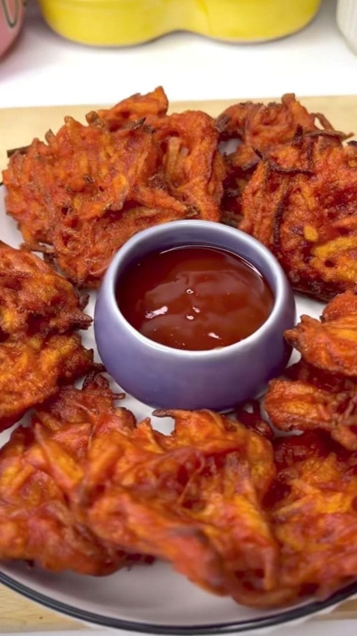 ಕಾಫಿ ಟೀ ಜತೆಗೆ ಸವಿಯಿರಿ ಆಲೂ ಬಜ್ಜಿ, ರೆಸಿಪಿ ಇಲ್ಲಿದೆ