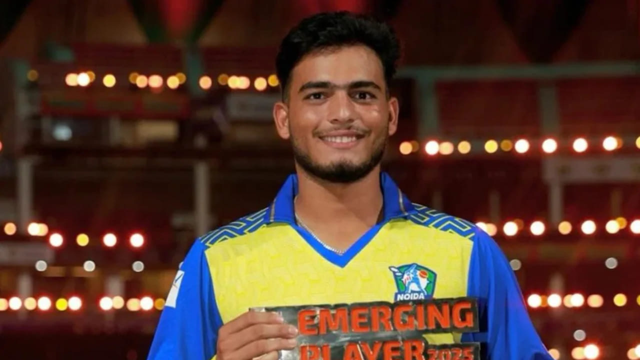 ಮೂಲ ಬೆಲೆ 30 ಲಕ್ಷ ರೂಗಳೊಂದಿಗೆ ಹರಾಜಿಗೆ ಪ್ರವೇಶಿಸಿದ ಪ್ರಶಾಂತ್ ಖರೀದಿಗಾಗಿ ಹೈದರಾಬಾದ್ ಮತ್ತು ಸಿಎಸ್ಕೆ ನಡುವೆ ಪೈಪೋಟಿ ನಡೆಯಿತು. ಹೀಗಾಗಿ ಬಿಡ್ 10 ಕೋಟಿಯನ್ನು ದಾಟಿ ಮುಂದೆ ಸಾಗಿತು. ಅಂತಿಮವಾಗಿ ಸನ್ರೈಸರ್ಸ್ ಹೈದರಾಬಾದ್ 14 ಕೋಟಿಗೆ ತನ್ನ ಬಿಡ್ ನಿಲ್ಲಿಸಿದರೆ, ಸಿಎಸ್ಕೆ 14.20 ಕೋಟಿ ನೀಡಿ ಅವರನ್ನು ತಮ್ಮ ತಂಡಕ್ಕೆ ಸೇರಿಸಿಕೊಂಡಿತು.