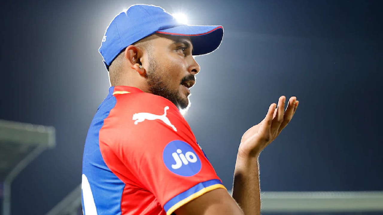 ಹೌದು, ಈ ಬಾರಿ ಹರಾಜಿನಲ್ಲಿ 75 ಲಕ್ಷ ರೂ. ಮೂಲ ಬೆಲೆಯೊಂದಿಗೆ ಕಾಣಿಸಿಕೊಂಡಿದ್ದ ಪೃಥ್ವಿ ಶಾ ಅವರನ್ನು ಮೊದಲ ಸುತ್ತಿನಲ್ಲೇ ಯಾವುದೇ ಫ್ರಾಂಚೈಸಿ ಖರೀದಿಸಿರಲಿಲ್ಲ. ಇದಾಗ್ಯೂ ಅವರು ಅಕ್ಸ್​ಲೇಟರ್ ರೌಂಡ್​ನಲ್ಲಿ ಸ್ಥಾನ ಪಡೆದಿದ್ದರು. ಈ ವೇಳೆಯೂ ಪೃಥ್ವಿಯ ಖರೀದಿಗೆ ಯಾವುದೇ ಫ್ರಾಂಚೈಸಿ ಆಸಕ್ತಿ ತೋರಲಿಲ್ಲ.