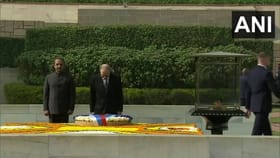 ಮಹಾತ್ಮ ಗಾಂಧಿ ಸ್ಮಾರಕಕ್ಕೆ ಗೌರವ ಸಲ್ಲಿಸಿದ ರಷ್ಯಾ ಅಧ್ಯಕ್ಷ ಪುಟಿನ್