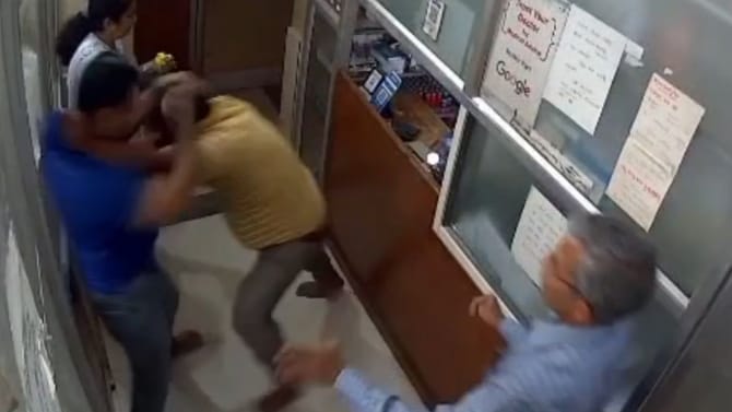 ಇಎನ್​ಟಿ ಕ್ಲಿನಿಕ್​ಗೆ ನುಗ್ಗಿ ಸಿಬ್ಬಂದಿ ಮೇಲೆ ಮನಸೋ ಇಚ್ಛೆ ಹಲ್ಲೆ