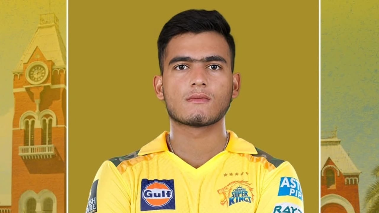 30 ಲಕ್ಷ ರೂ. ಮೂಲ ಬೆಲೆಯೊಂದಿಗೆ ಕಾಣಿಸಿಕೊಂಡಿದ್ದ ಉತ್ತರ ಪ್ರದೇಶದ  20 ವರ್ಷದ ಪ್ರಶಾಂತ್ ವೀರ್​ಗಾಗಿ ಸನ್​ರೈಸರ್ಸ್ ಹೈದರಾಬಾದ್ ಹಾಗೂ ಚೆನ್ನೈ ಸೂಪರ್ ಕಿಂಗ್ಸ್​ ನಡುವೆ ಜಿದ್ದಾಜಿದ್ದಿನ ಪೈಪೋಟಿ ಏರ್ಪಟ್ಟಿತ್ತು. ಪರಿಣಾಮ ಕ್ಷಣಾರ್ಧದಲ್ಲೇ ಯುವ ಆಲ್​ರೌಂಡರ್​ನ ಮೌಲ್ಯವು 10 ಕೋಟಿ ರೂ. ದಾಟಿದೆ. ಅಂತಿಮವಾಗಿ ಸಿಎಸ್​ಕೆ 14.20 ಕೋಟಿ ರೂ.ಗೆ ತನ್ನ ತೆಕ್ಕೆಗೆ ತೆಗೆದುಕೊಳ್ಳುವಲ್ಲಿ ಯಶಸ್ವಿಯಾಗಿದ್ದಾರೆ.