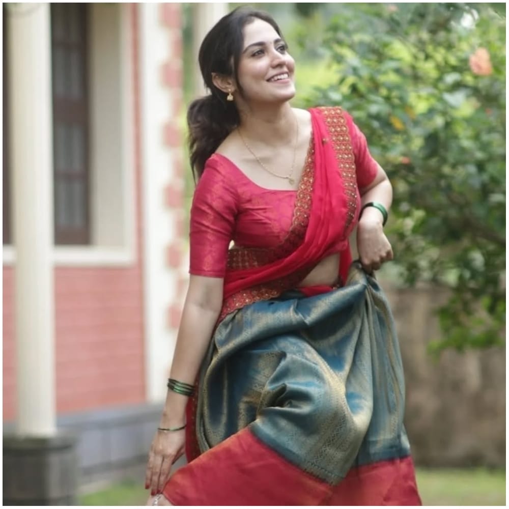 ‘ನನಗೆ ಶ್ವಾನ ಎಂದರೆ ಪ್ರೀತಿ. ನಾನು ಪ್ರಾಣಿ ಪ್ರಿಯೆ. ಓಹ್ ಮೈ ಡಾಗ್ ನನ್ನ ಪುಸ್ತಕದ ಹೆಸರು. ನಾನು ಹೊಸ ದಿಗಂತಕ್ಕೆ ಆರ್ಟಿಕಲ್ ಬರೆಯುತ್ತಿದ್ದೆ. 50ಕ್ಕೂ ಹೆಚ್ಚು ಆರ್ಟಿಕಲ್ ಬರೆದೆ. ಶ್ವಾನಗಳ ಬಗ್ಗೆ ಇಷ್ಟೆಲ್ಲ ಗೊತ್ತಿದ್ರೆ ಪುಸ್ತಕ ಬರೆಯಿರಿ ಎಂದು ಲೆಕ್ಚರ್ ಹೇಳಿದರು. ಅವರು ಒತ್ತಾಯ ಮಾಡಿದ್ದಕ್ಕೆ ನಾನು ಈ ಪುಸ್ತಕ ಬರೆದೆ’ ಎಂದು ಸಂದರ್ಶನ ಒಂದರಲ್ಲಿ ಅವರು ಹೇಳಿಕೊಂಡಿದ್ದರು.