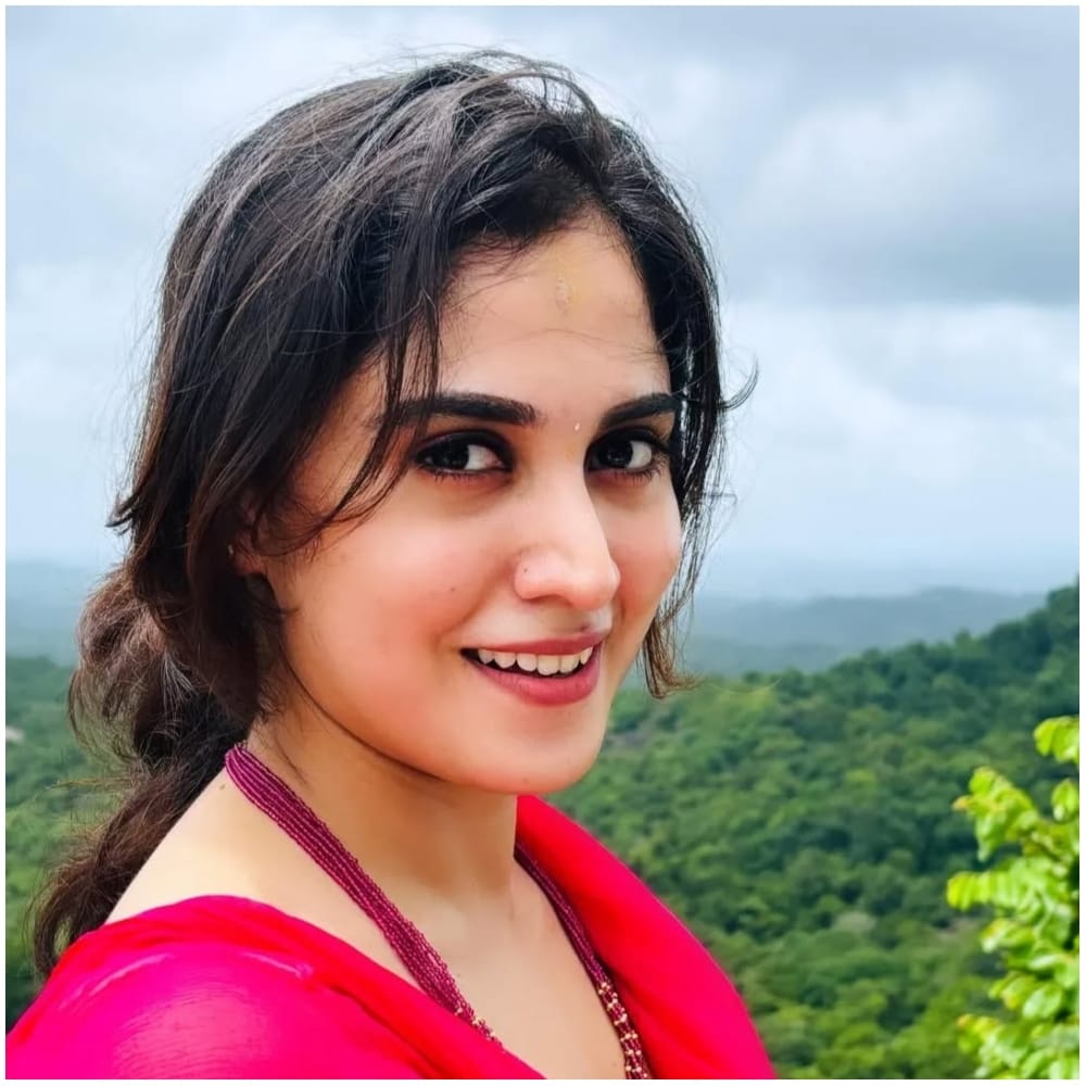 ರಚನಾ ಅವರು ‘ಡೆವಿಲ್’ ಸಿನಿಮಾ ಮೂಲಕ ಗೆದ್ದರೆ ಅವರಿಗೆ ದೊಡ್ಡ ಯಶಸ್ಸು ಸಿಗಲಿದೆ. ಹಲವು ಸಿನಿಮಾ ಅವಕಾಶಗಳನ್ನು ಅವರನ್ನು ಹುಡುಕಿ ಬರಲಿವೆ. ಅವರು ಚಿತ್ರರಂಗದಲ್ಲಿ ಯಶಸ್ವಿ ನಾಯಕಿ ಎನಿಸಿಕೊಳ್ಳಲಿದ್ದಾರೆ.