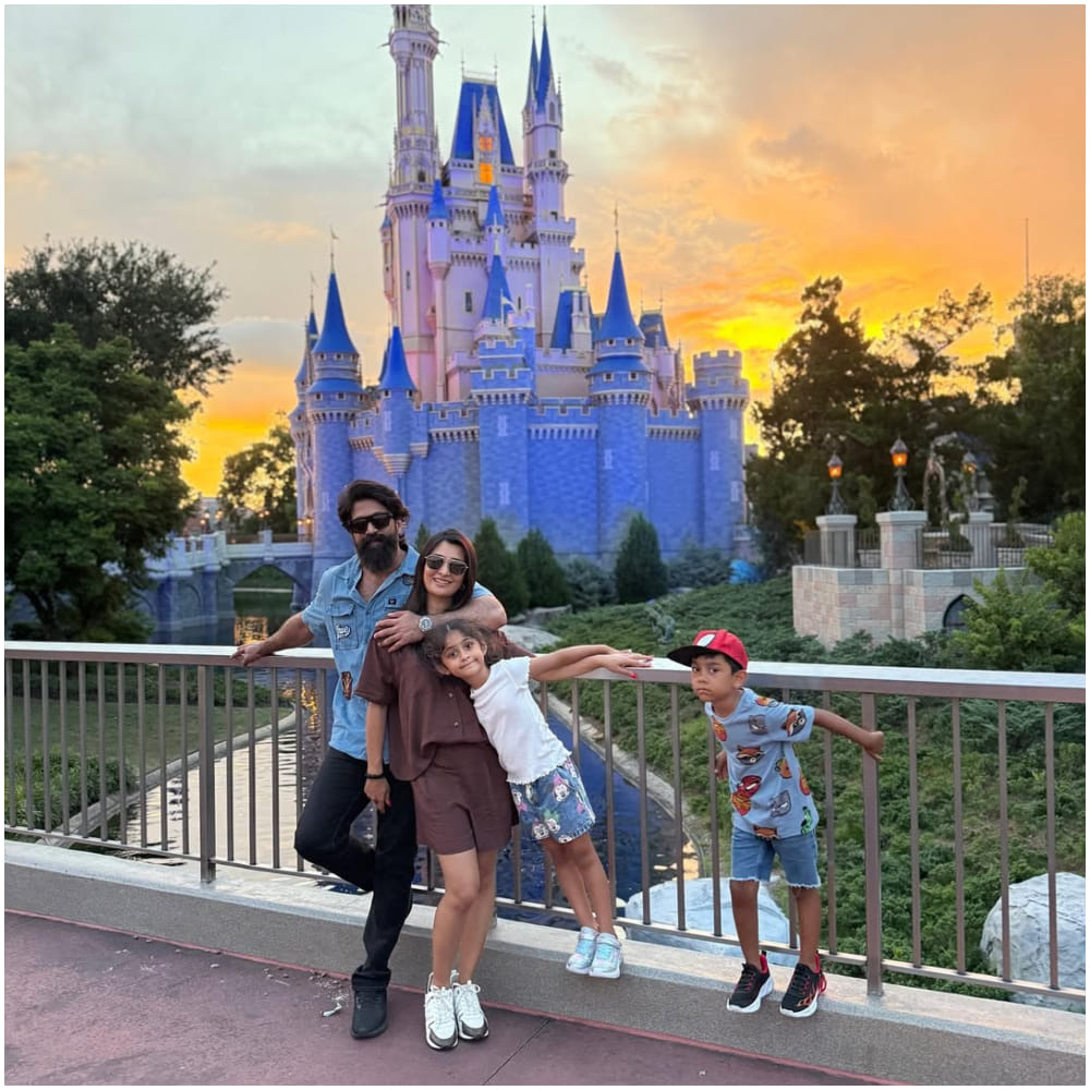 ರಾಧಿಕಾ ಪಂಡಿತ್ ಹಂಚಿಕೊಂಡ ಫೋಟೋದಲ್ಲಿ ಯಶ್ ಇಲ್ಲ. ಅವರು ‘ಟಾಕ್ಸಿಕ್’ ಸಿನಿಮಾ ಕೆಲಸದಲ್ಲಿ ಬ್ಯುಸಿ ಆಗಿದ್ದಾರೆ ಎನ್ನಲಾಗಿದೆ. ಈ ಕಾರಣದಿಂದಲೇ ಅವರು ಈ ಸಂಭ್ರಮದಲ್ಲಿ ಭಾಗಿ ಆಗಲು ಸಾಧ್ಯವಾಗುತ್ತಿಲ್ಲ. ಮಾರ್ಚ್ 19ರಂದು ‘ಟಾಕ್ಸಿಕ್’ ರಿಲೀಸ್ ಆಗುತ್ತಿದೆ. 